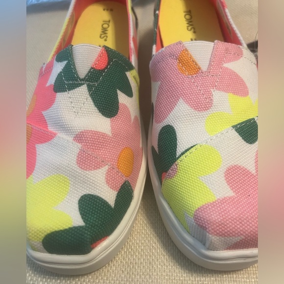 NWT TOMS Alpargata Mallow Patina Green Retro Floral Print Canvas Slip-On Shoes - Picture 8 of 9